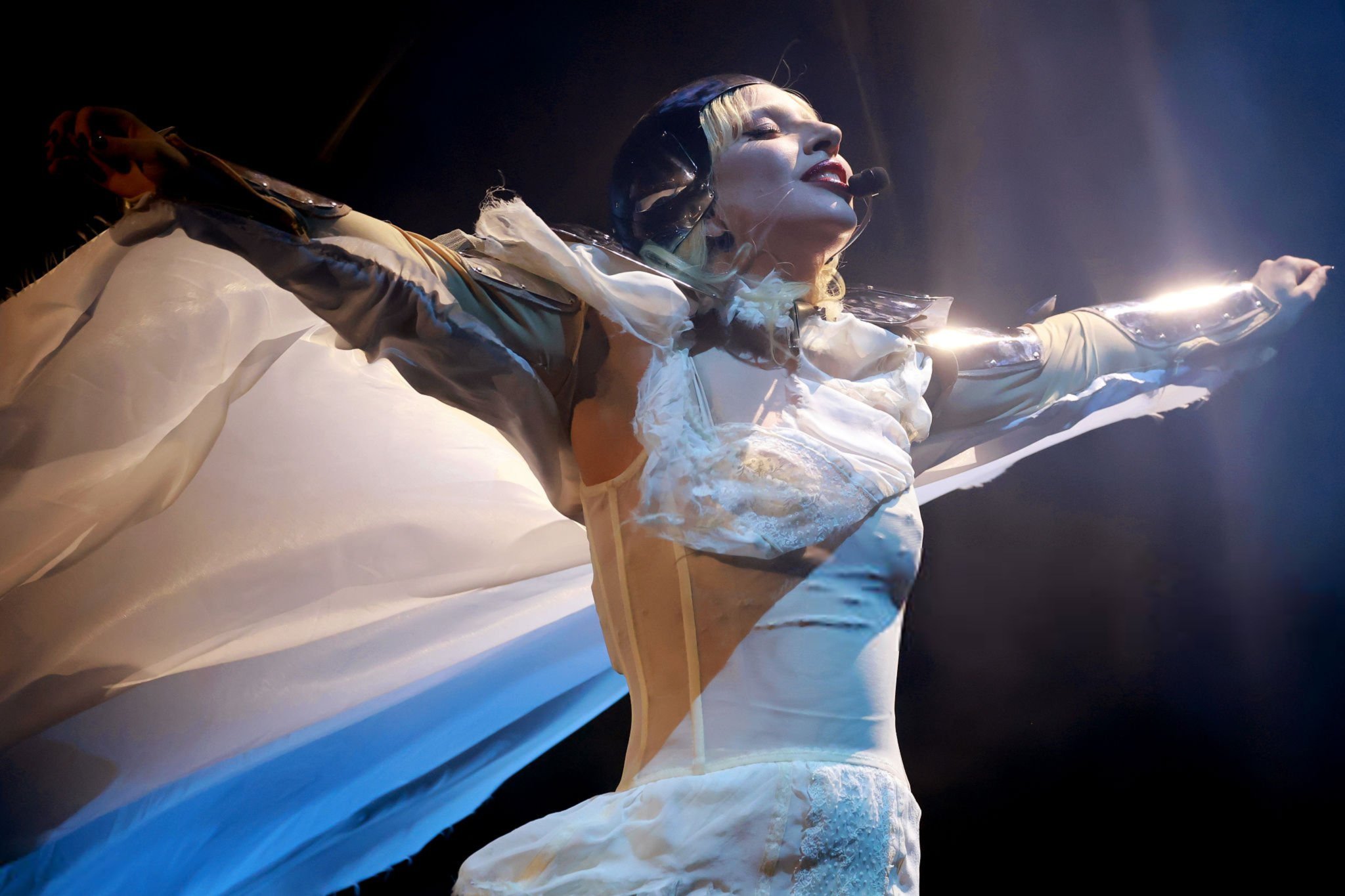 Lady Gaga 点燃科切拉：新专辑《Mayhem》掀起全球热潮